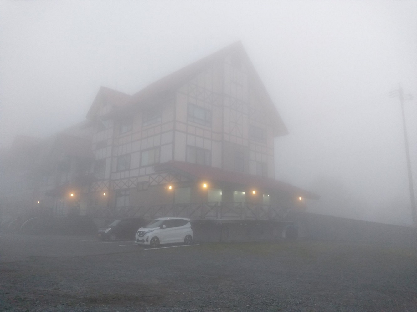霧の中の宿というのもなかなか幻想的です