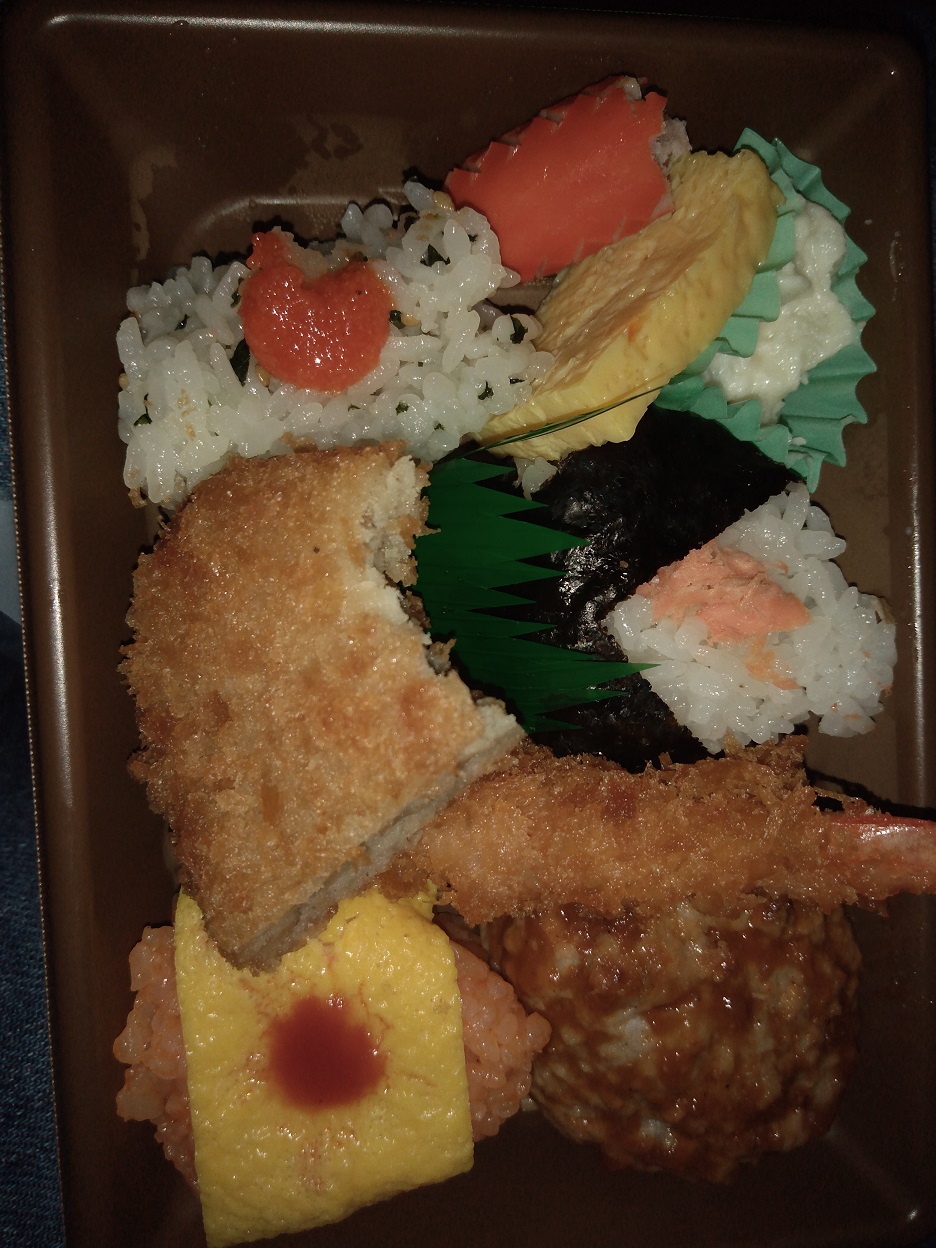 お弁当（食べかけですみません）