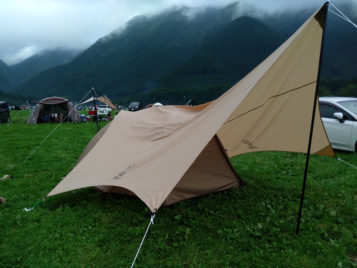 テントとタープ設営後