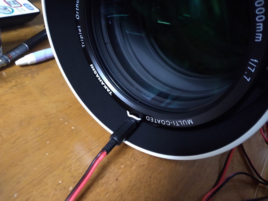 本体セルにヒーターが巻いてあります